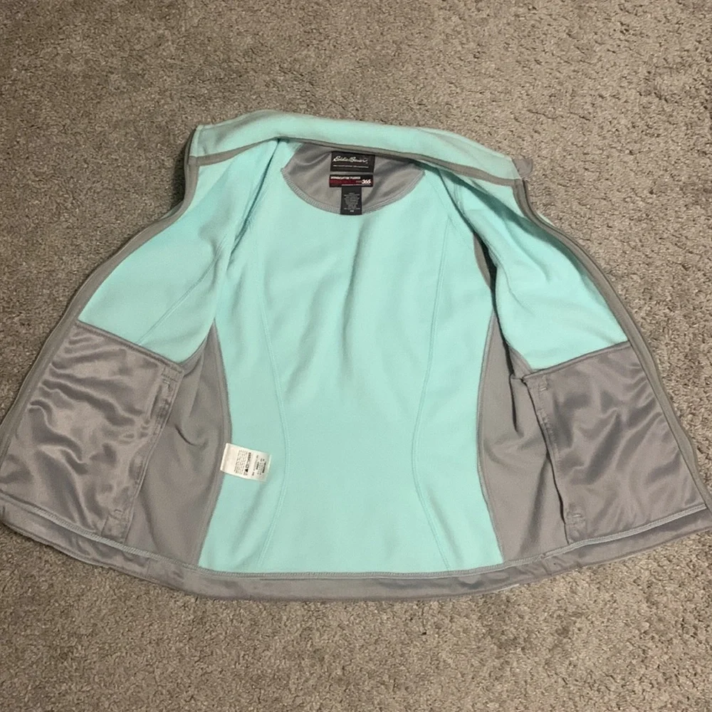 Like New Women’s Fleece Vest! - Picture 2 of 4